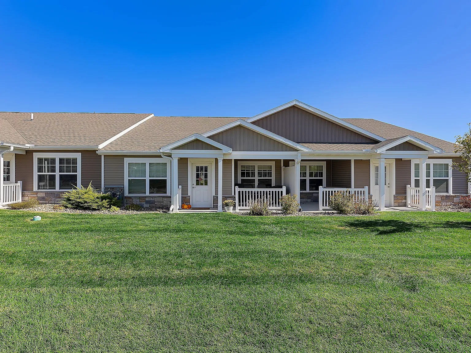 Redwood Waukee Hickman Road — Photo 2