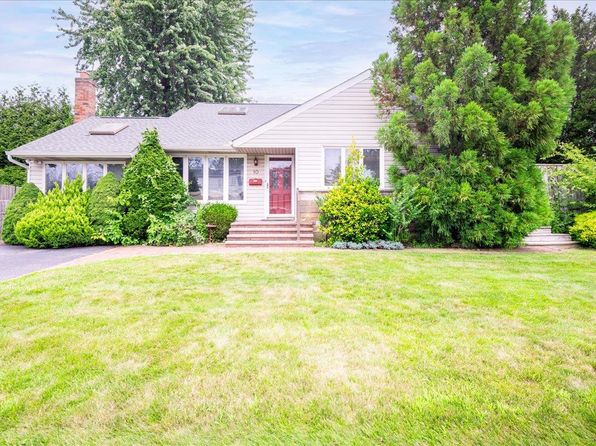 10 Seneca Dr