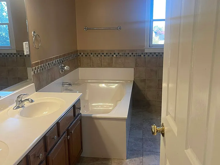 604 Emmett Creek Ln — Photo 11