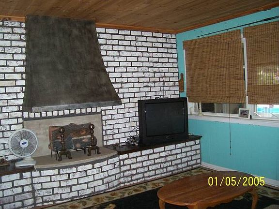 Living Room w/FP
