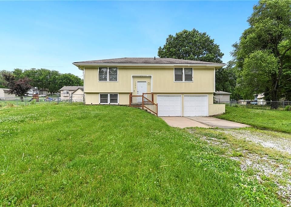 1st image of 15810 Valentine Ave