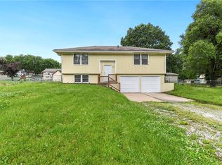 15810 Valentine Ave, Belton, MO 64012