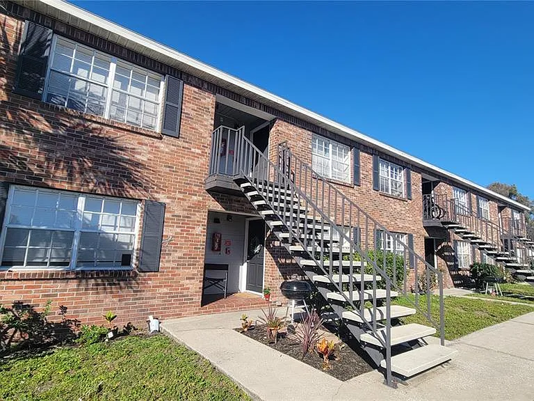 6415 S Roberts Ave #105 — Photo 1