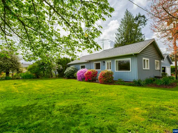 1529 Pine St NE, Silverton, OR 97381