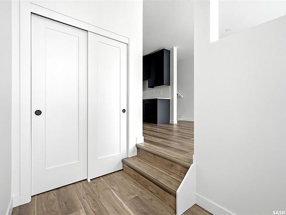 4th image of 3023 Regina AVENUE