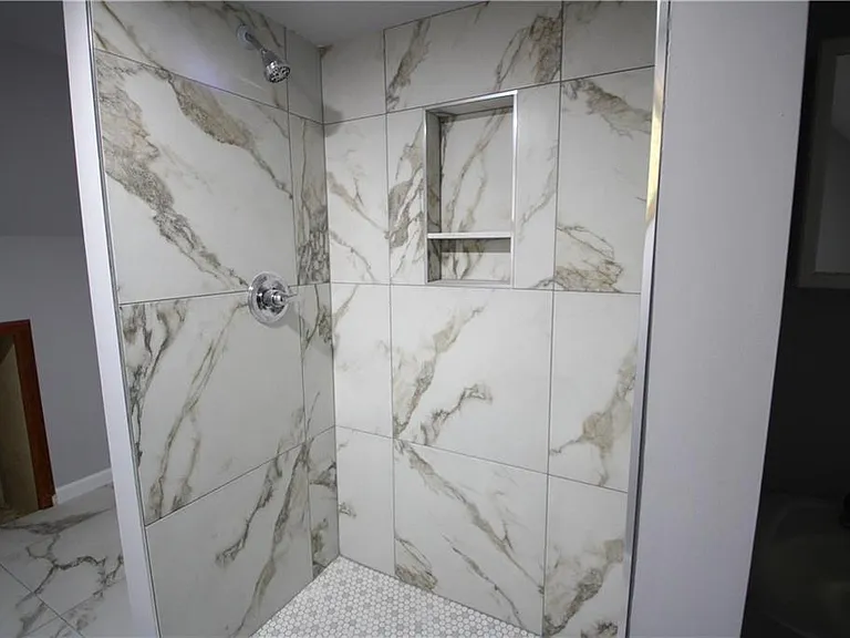105 Homeport Dr — Photo 11