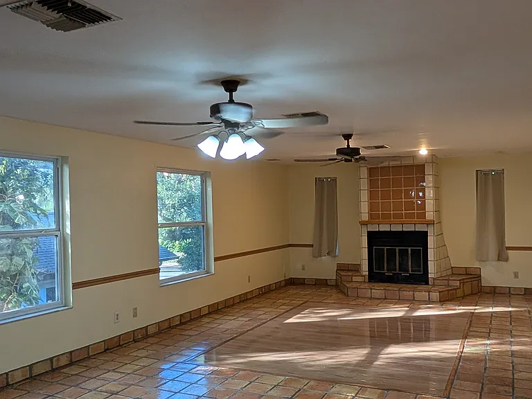 1048 Suwanee St — Photo 4