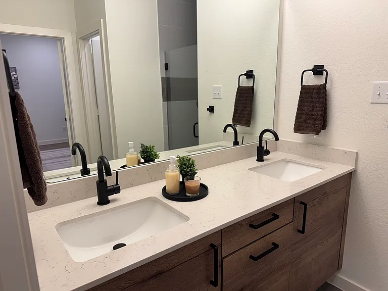 Full bathroom 1
