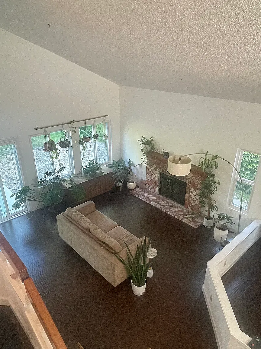4 bed, 2216 sqft, $4,800 — Photo 2