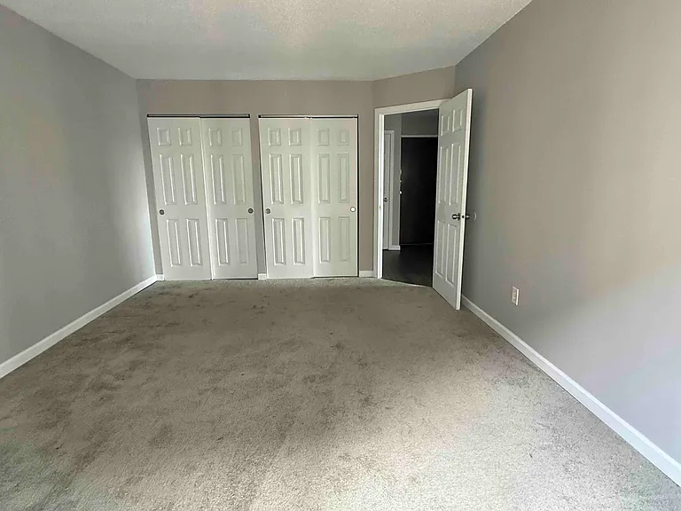 Newport Apartments — Photo 11