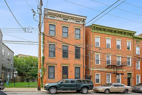 515 E 12th St Photo 1