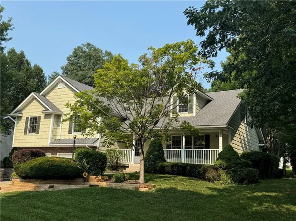 54 Lakeview Dr, Lexington, MO 64067