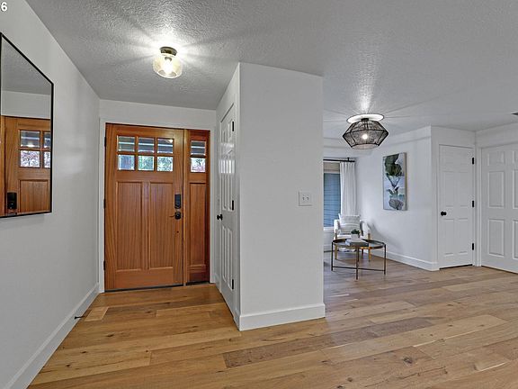 2nd image of 18434 Sandpiper Cir
