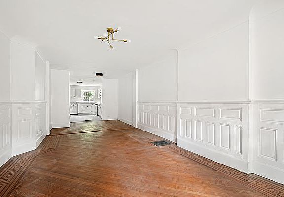 4th image of 843 Lincoln Pl #1