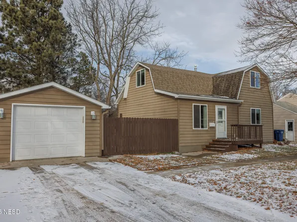 209 2nd Ave NE, Watertown, SD 57201