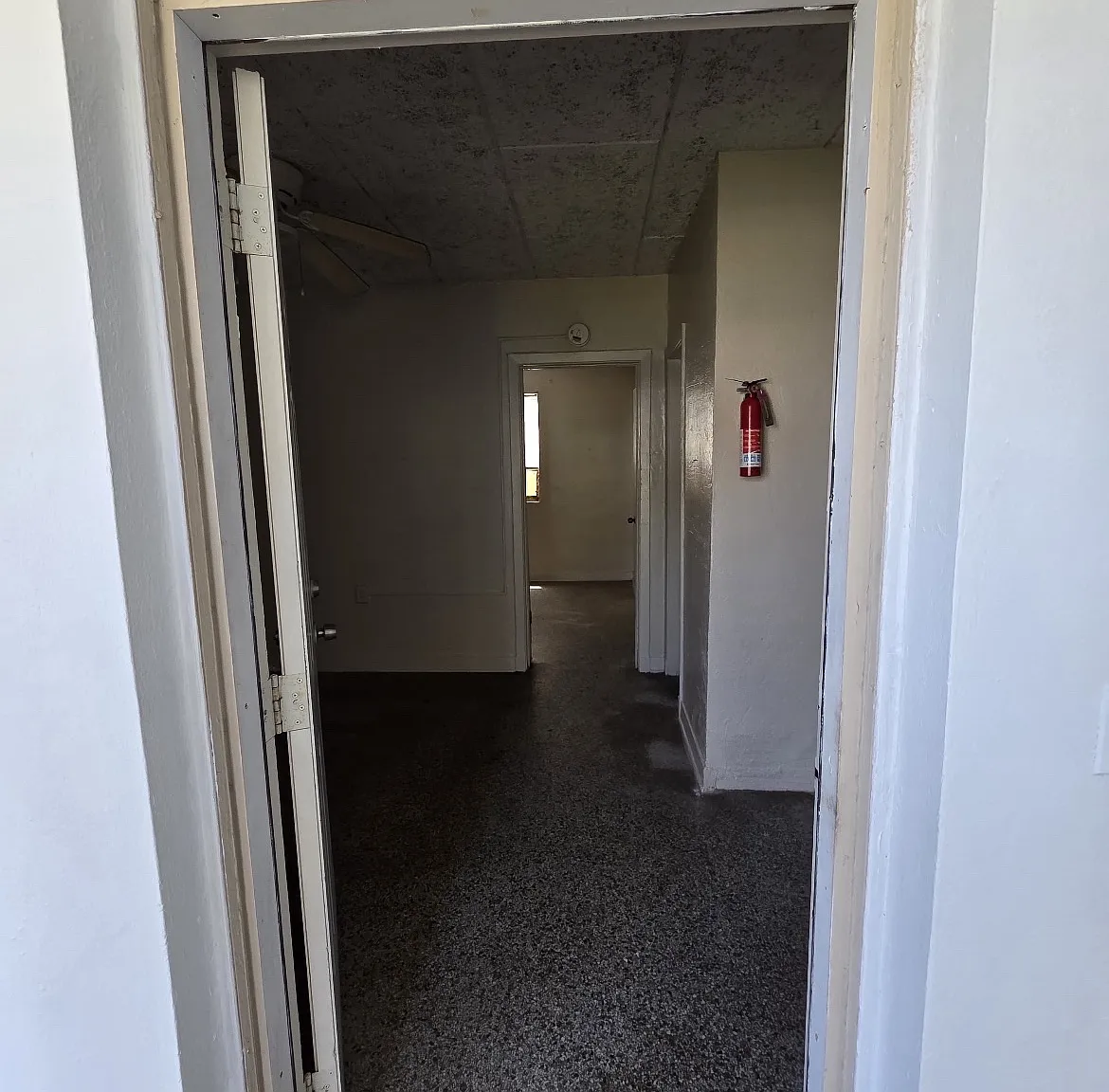 1 bed, 700 sqft, $900 — Photo 2