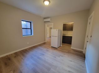 87 4th St #3, Troy, NY 12180