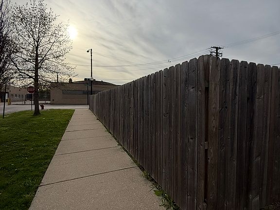 2nd image of 3964 W Ohio St