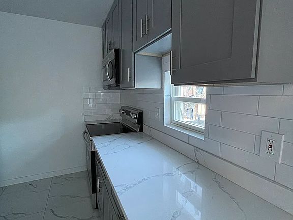 4th image of 3985 Saxon Ave Floor 3