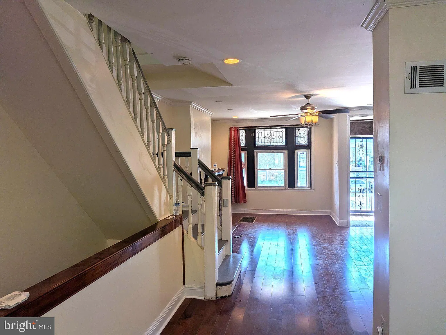 4 bed, 2.0 bath, 2270 sqft, $2,100 — Photo 4