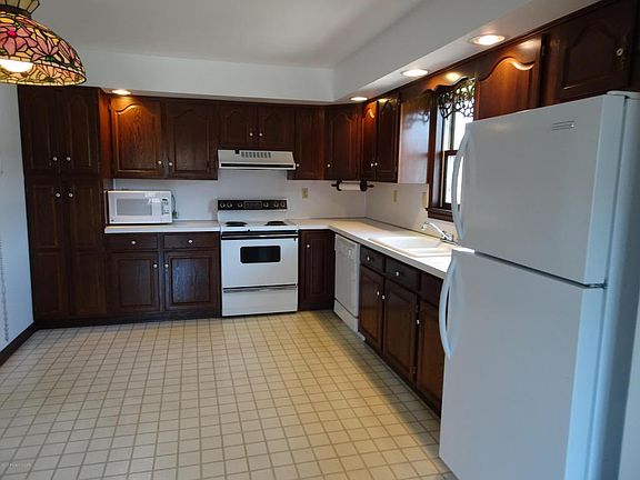 5th image of 10 Bond Ave