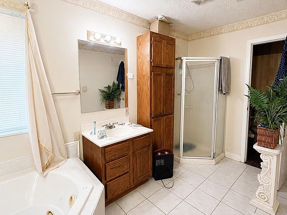 5th image of 10222 Stillman Dr