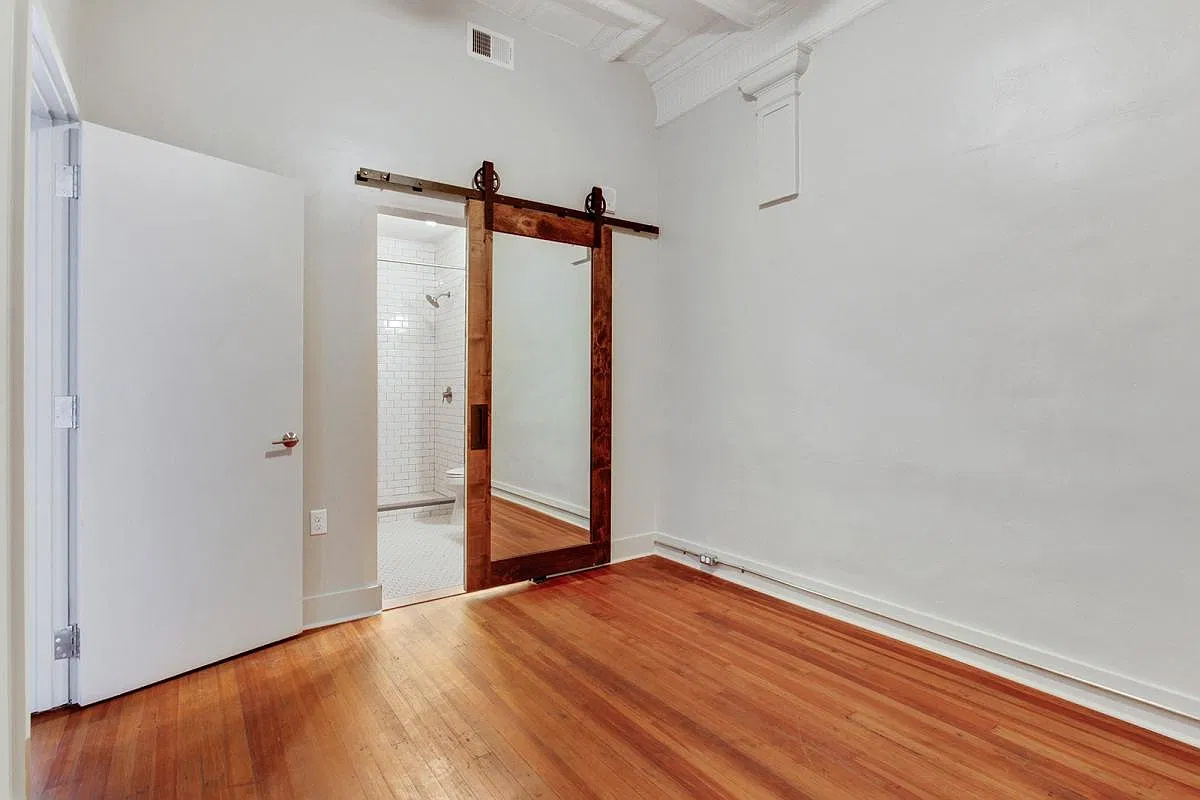 1 bed, 702 sqft, $1,900 — Photo 2