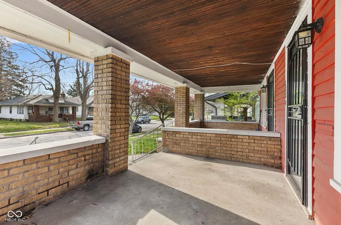 926 N Chester Ave — Photo 4