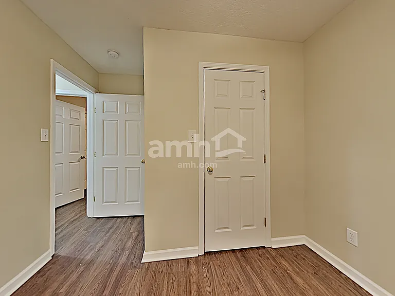 2000 Farmstead Ln — Photo 9