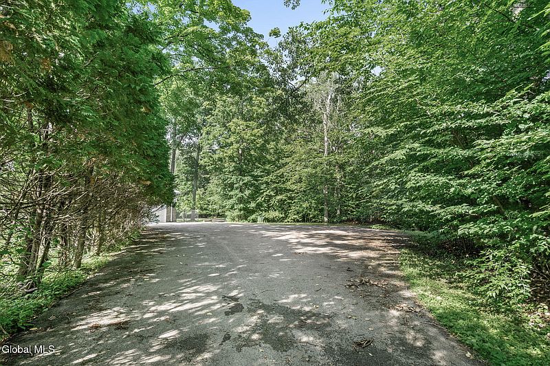 2nd image of 39 Woodside Drive