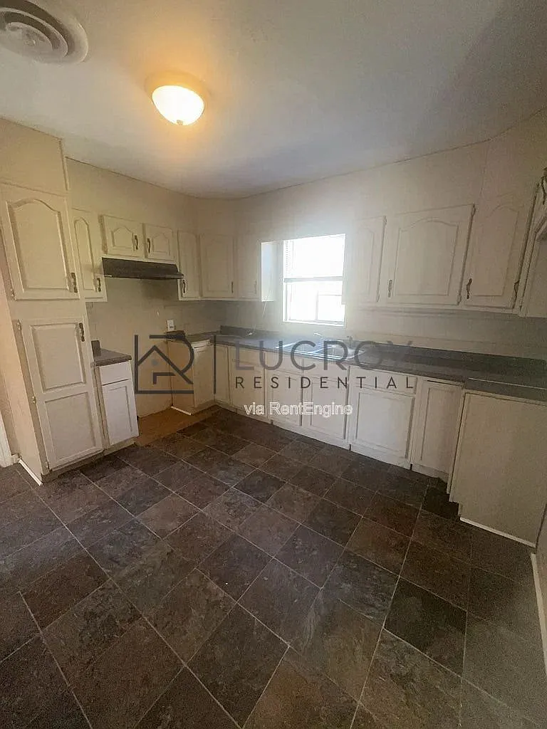 3 bed, 1.0 bath, 1185 sqft, $1,100 — Photo 4