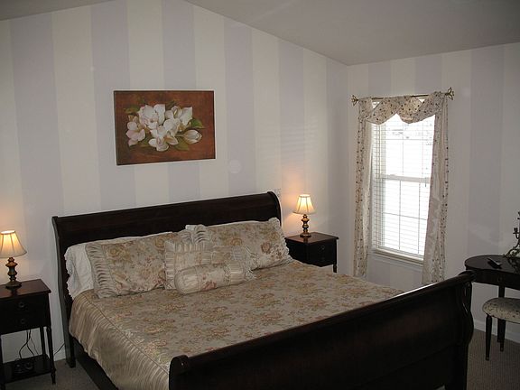 5th image of 75 Chaucer Cir