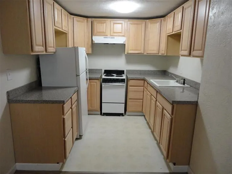 111 Walnut St — Photo 2