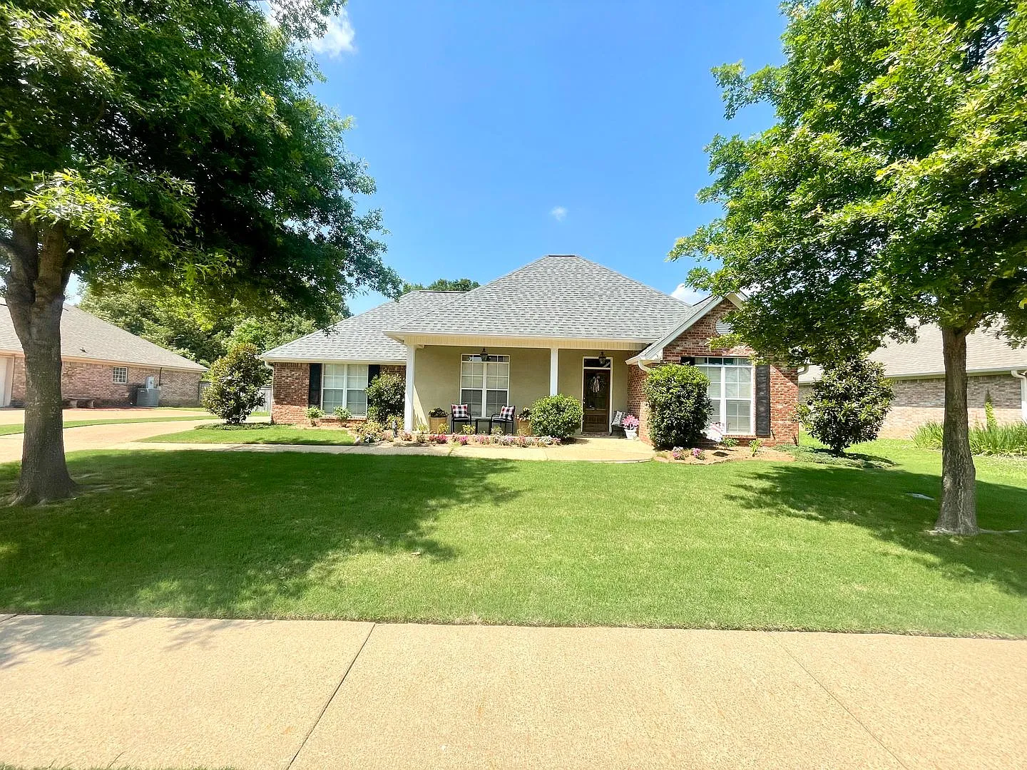 *Reduced Pricing & Move In Special* Beautiful Germantown School District Home In Ashbrooke — Photo 1