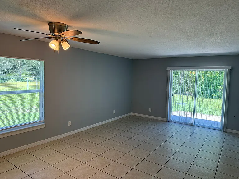 712 Parkwood Ave — Photo 3