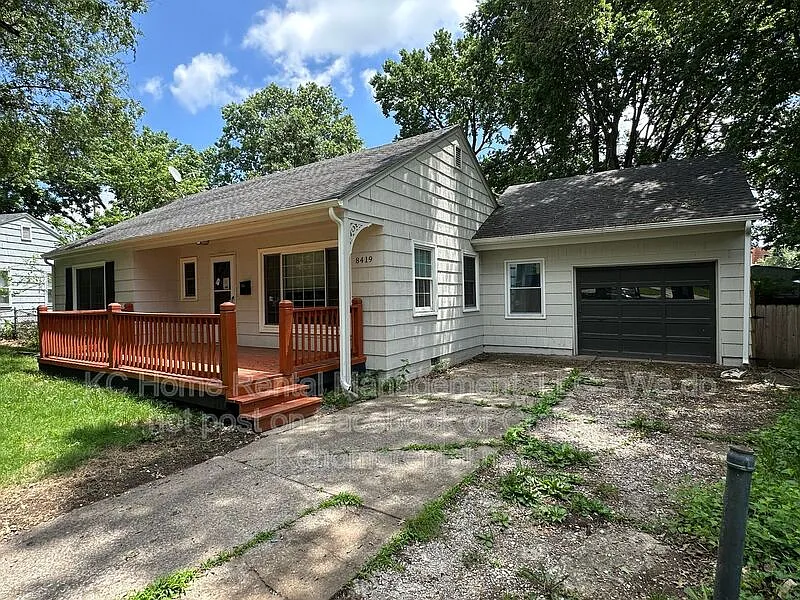 3 bed, 1.0 bath, 1200 sqft, $1,595 — Photo 2