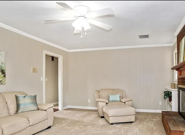 205 Woodford Dr — Photo 12
