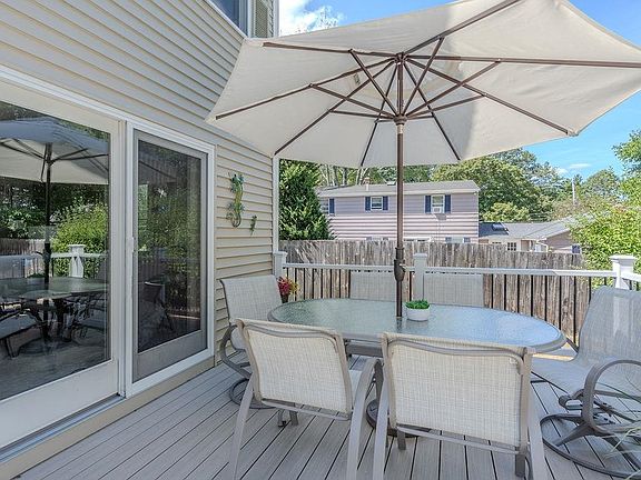 3rd image of 27 Hampshire Avenue