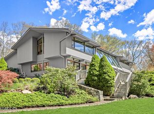 14 Patricia Ln, Cos Cob, CT 06807