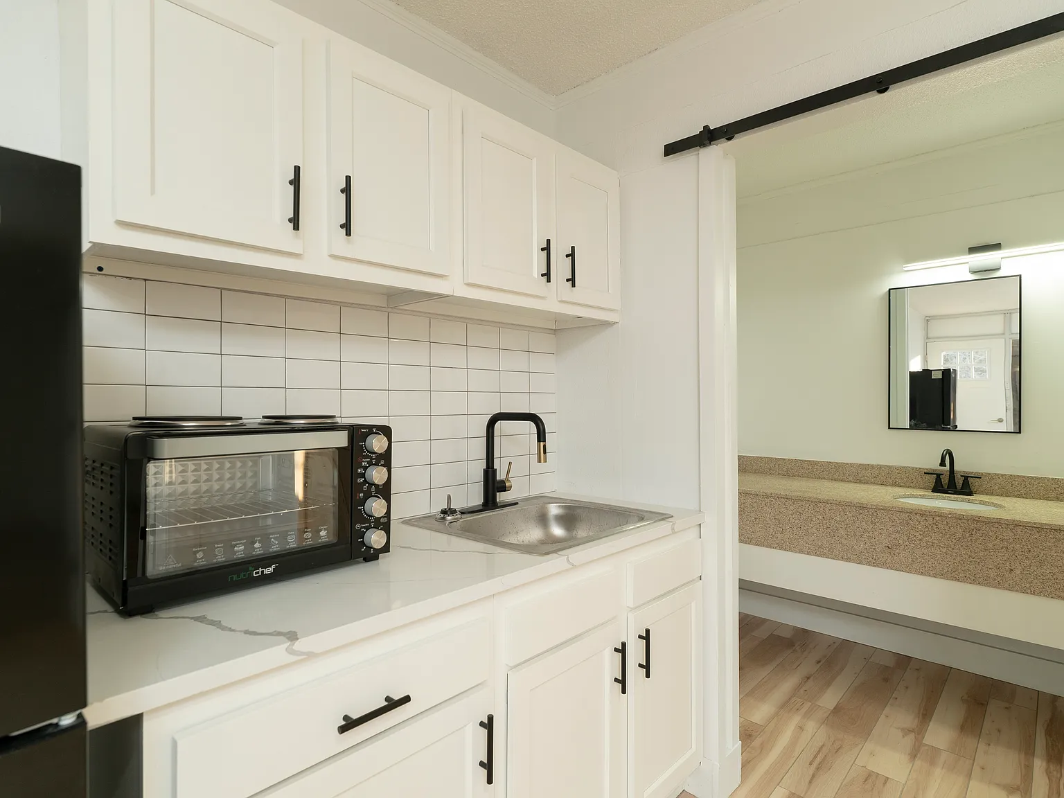 Studio, 300 sqft, $700 — Photo 3
