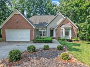121 Roxbury Ct, Advance, NC 27006