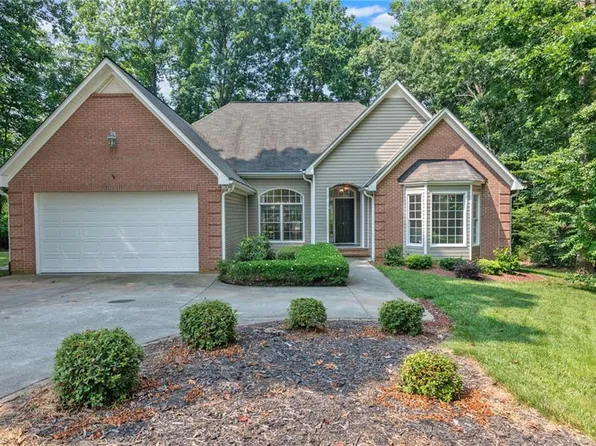 121 Roxbury Ct, Advance, NC 27006