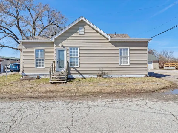 205 N Locust St, Wright City, MO 63390