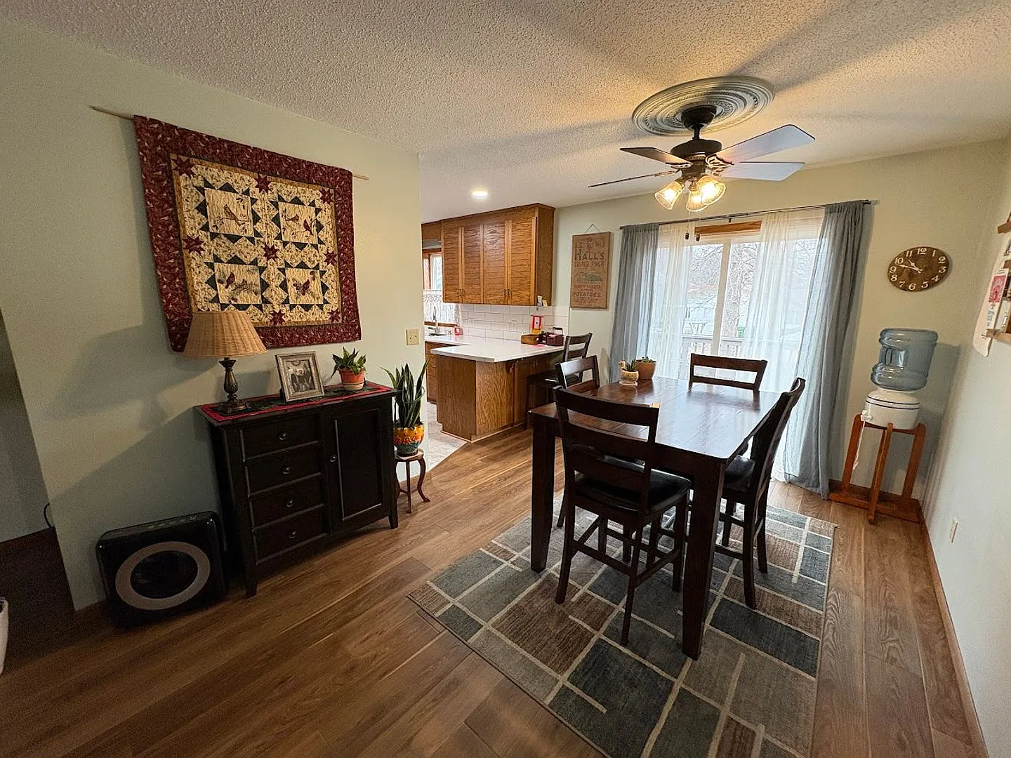 Fully Furnished 3 Bed 2 Bath! — Photo 4