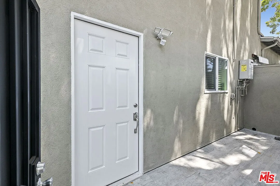 2 bed, 807 sqft, $3,600 — Photo 3