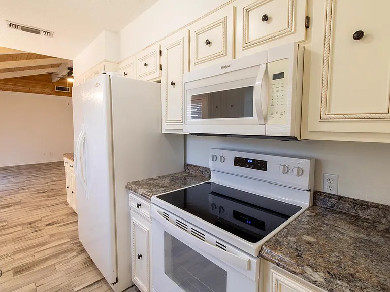 1020 Foley Ave — Photo 12