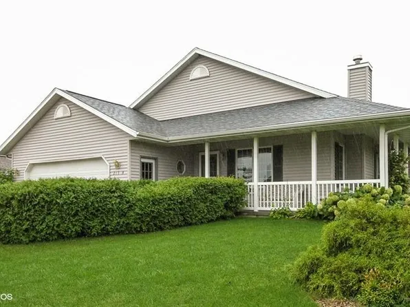 217 N Mountin Dr, Mayville, WI 53050