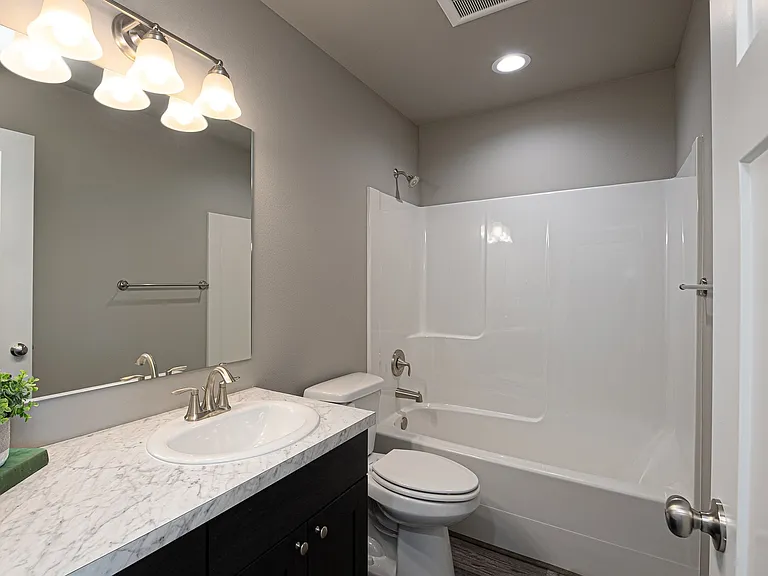 Townhomes/Apartments - 259 Se Ely St — Photo 22