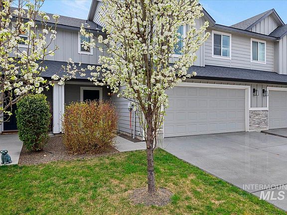 3rd image of 885 W Apple Pine St