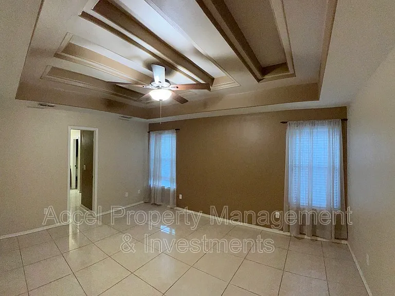 312 Kika De La Garza St — Photo 14